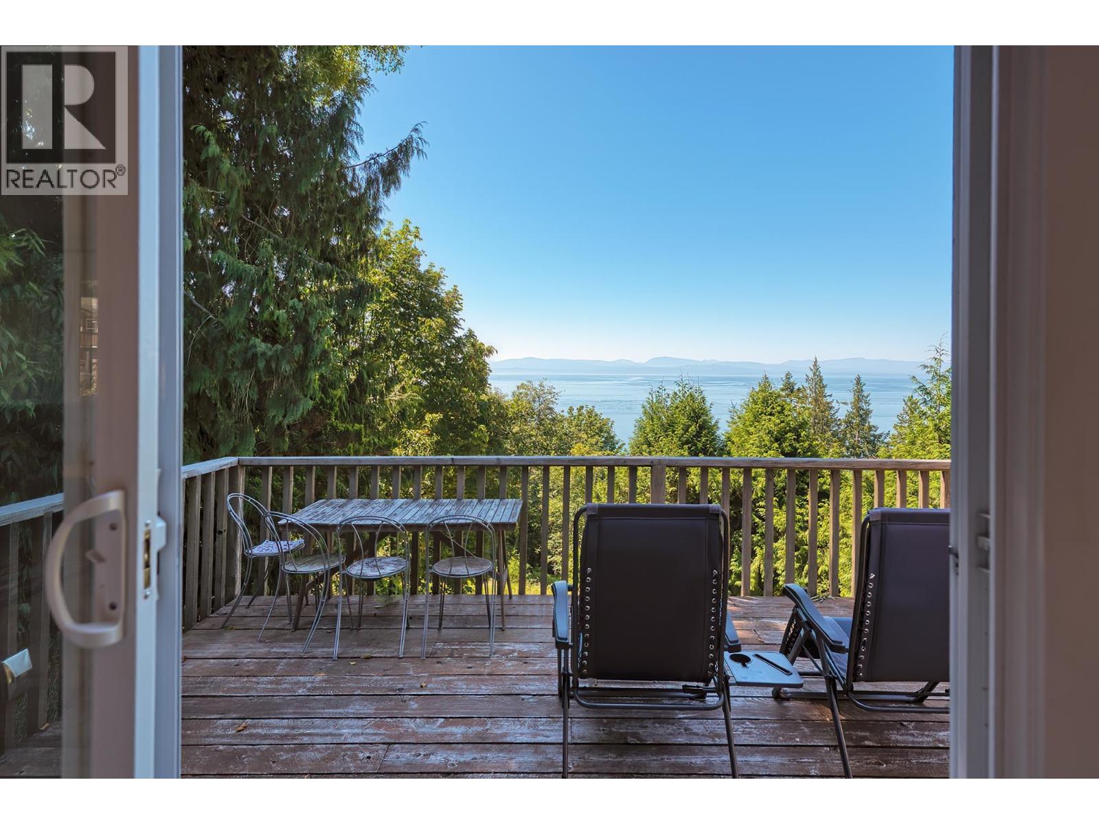 7949 REDROOFFS ROAD, Halfmoon Bay