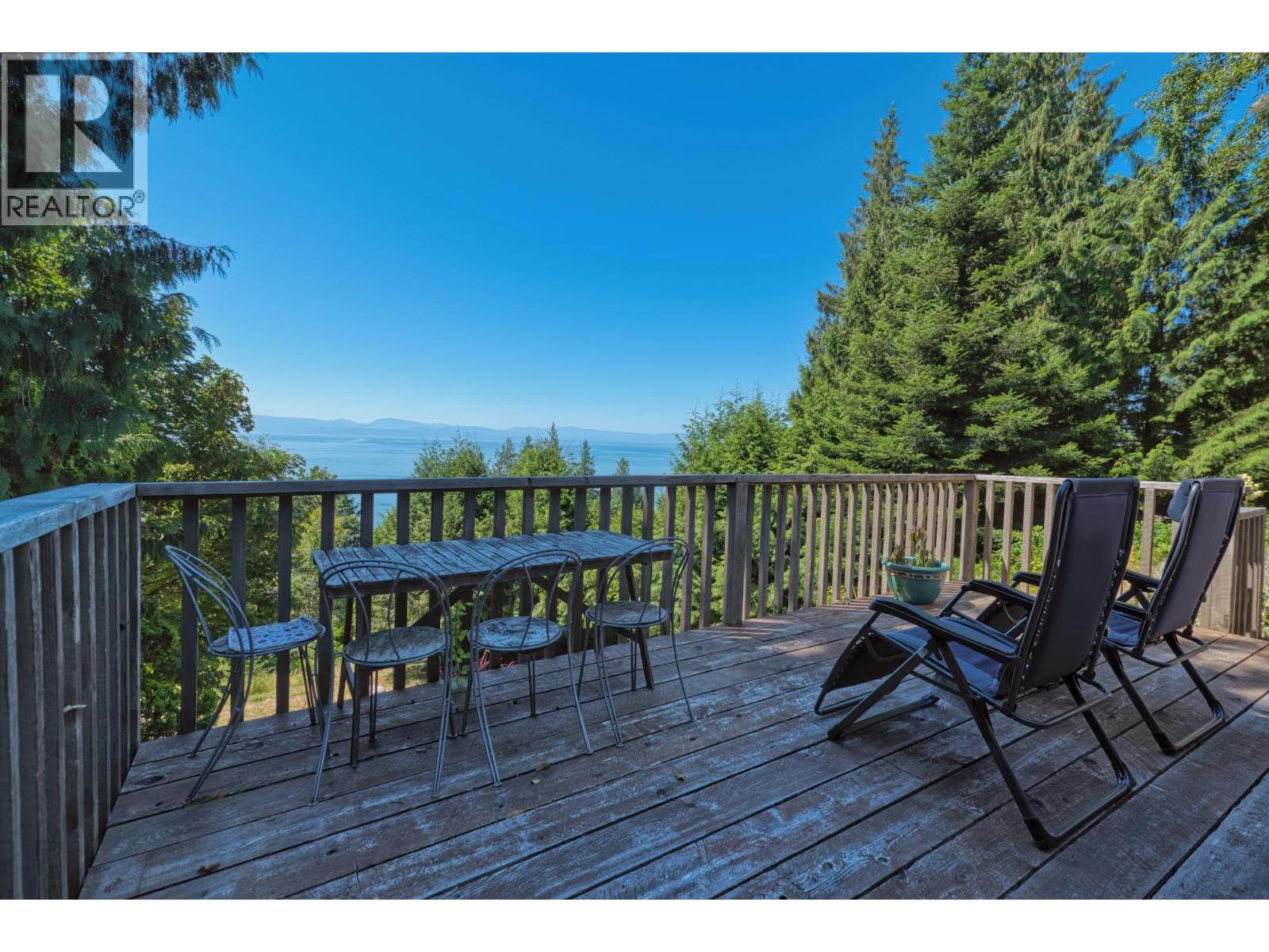 7949 REDROOFFS ROAD, Halfmoon Bay