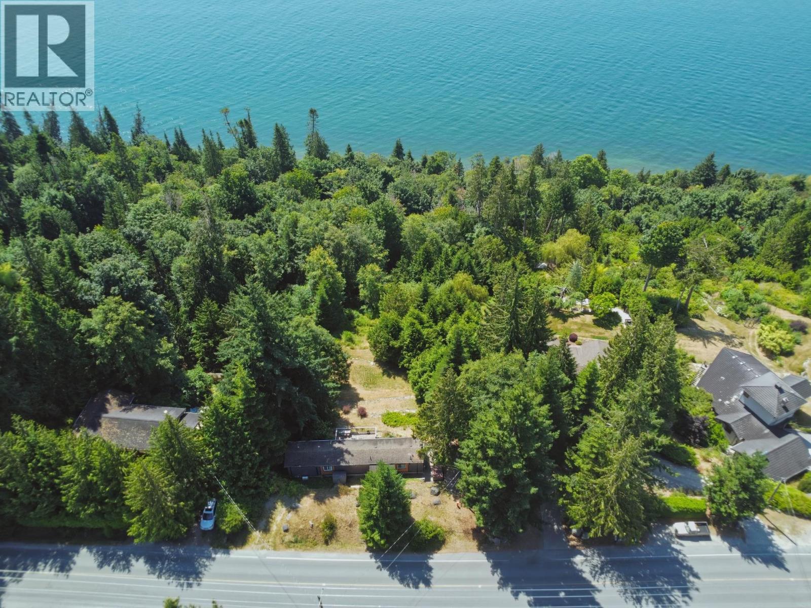 7949 REDROOFFS ROAD, Halfmoon Bay