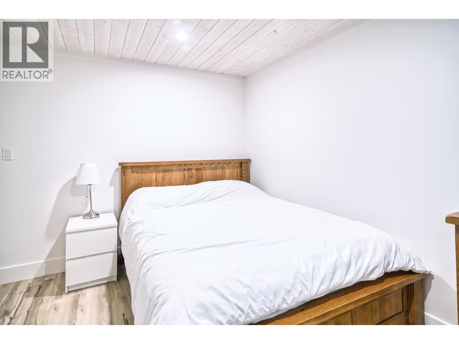 7949 REDROOFFS ROAD, Halfmoon Bay