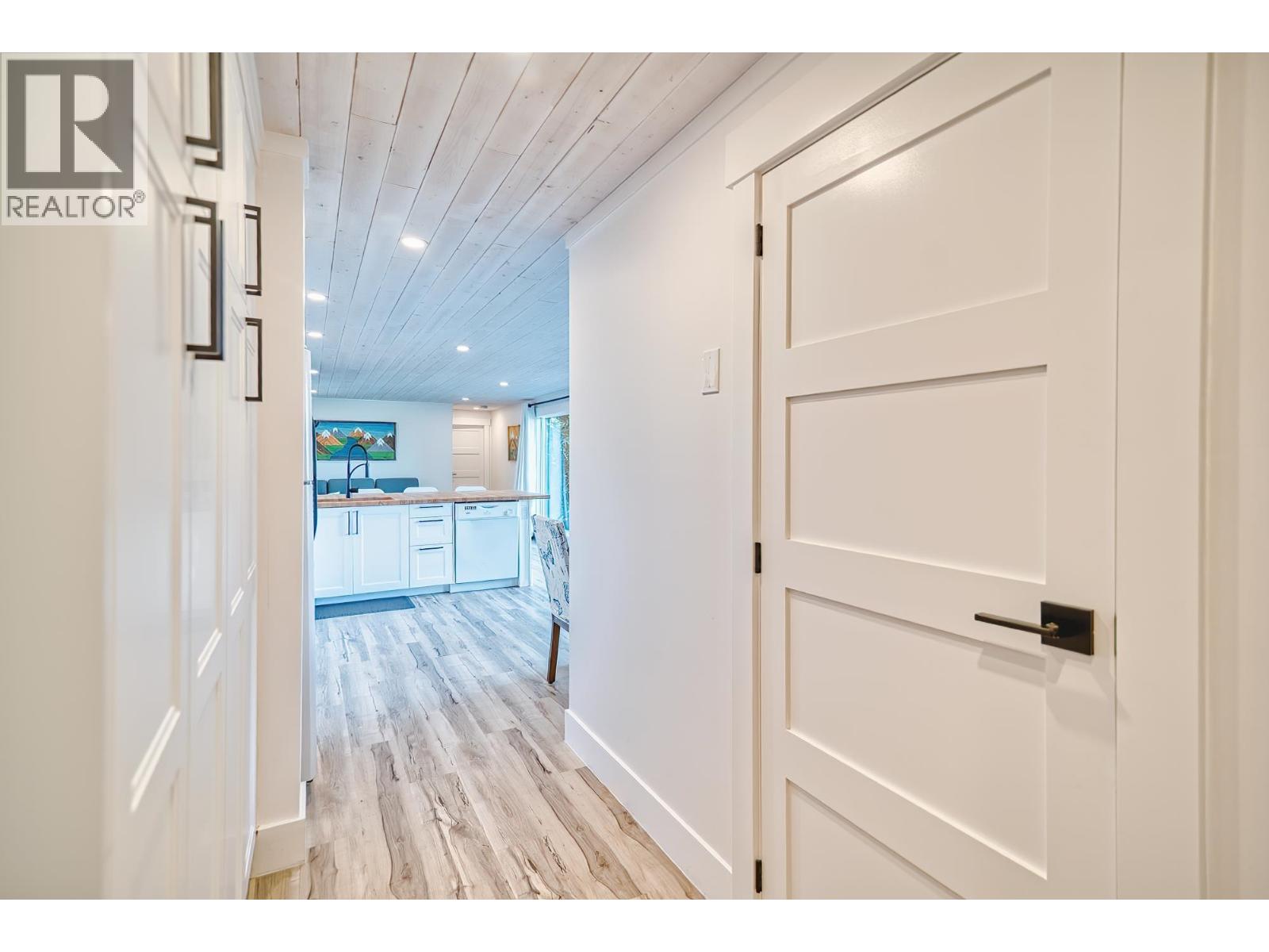 7949 REDROOFFS ROAD, Halfmoon Bay