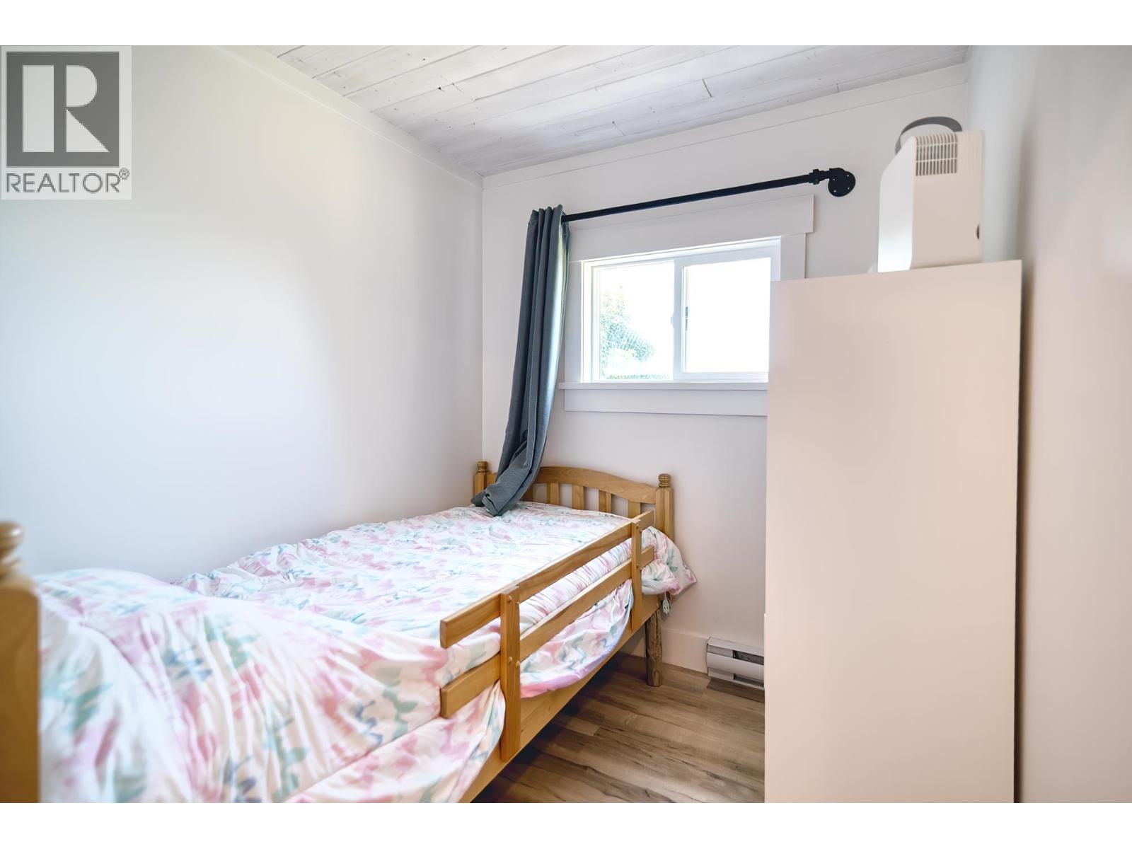 7949 REDROOFFS ROAD, Halfmoon Bay