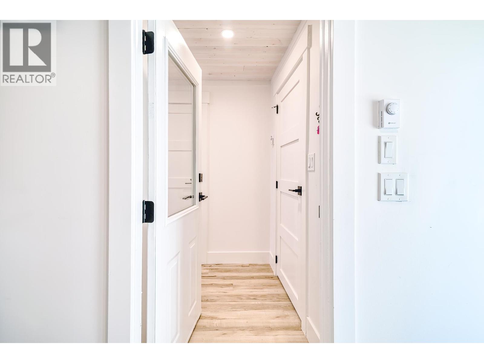 7949 REDROOFFS ROAD, Halfmoon Bay