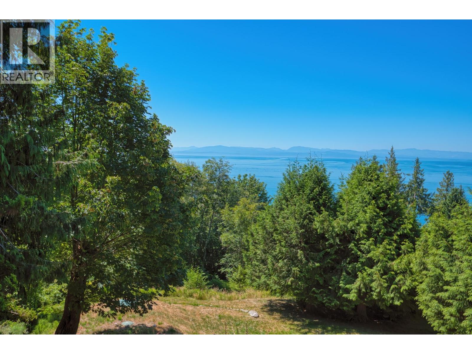 7949 REDROOFFS ROAD, Halfmoon Bay