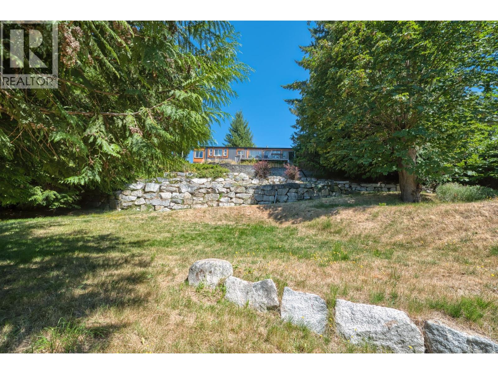 7949 REDROOFFS ROAD, Halfmoon Bay