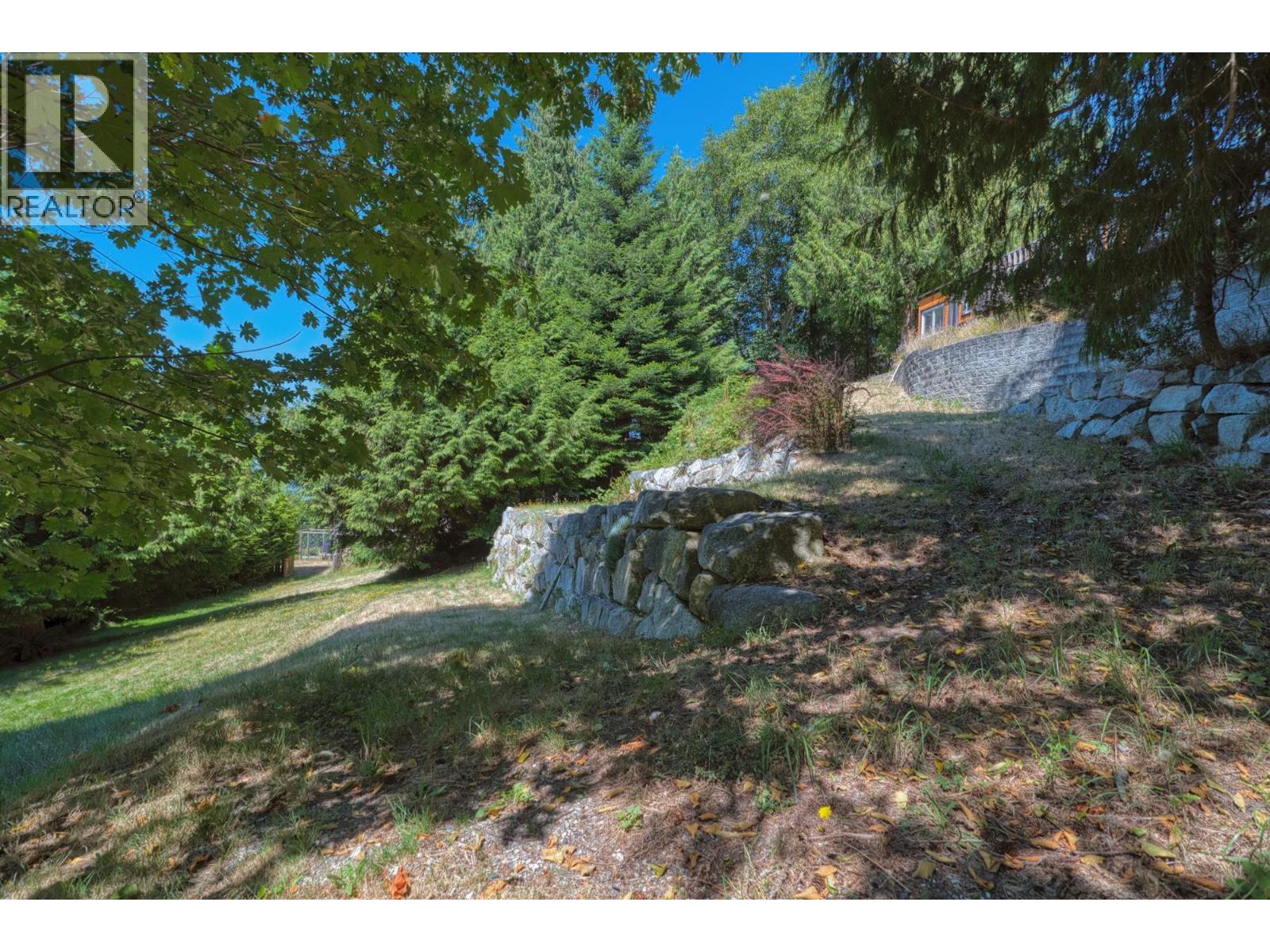 7949 REDROOFFS ROAD, Halfmoon Bay