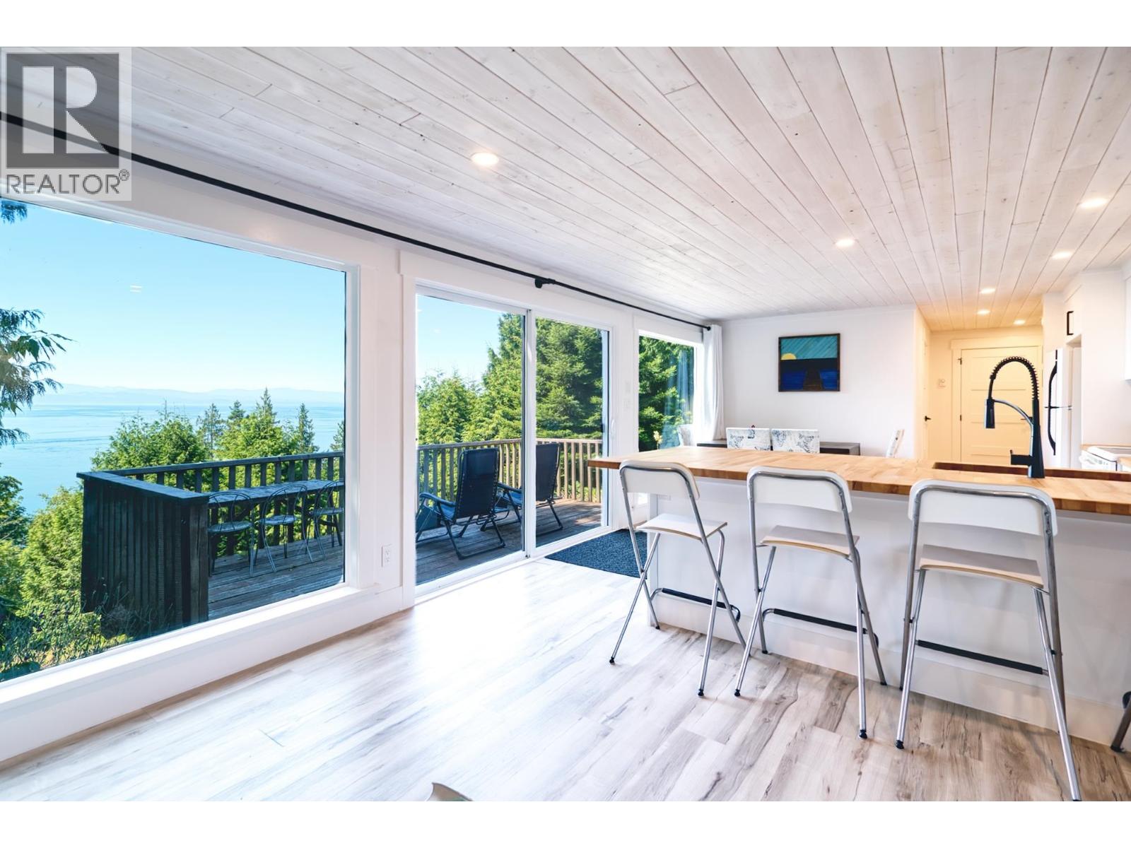 7949 REDROOFFS ROAD, Halfmoon Bay