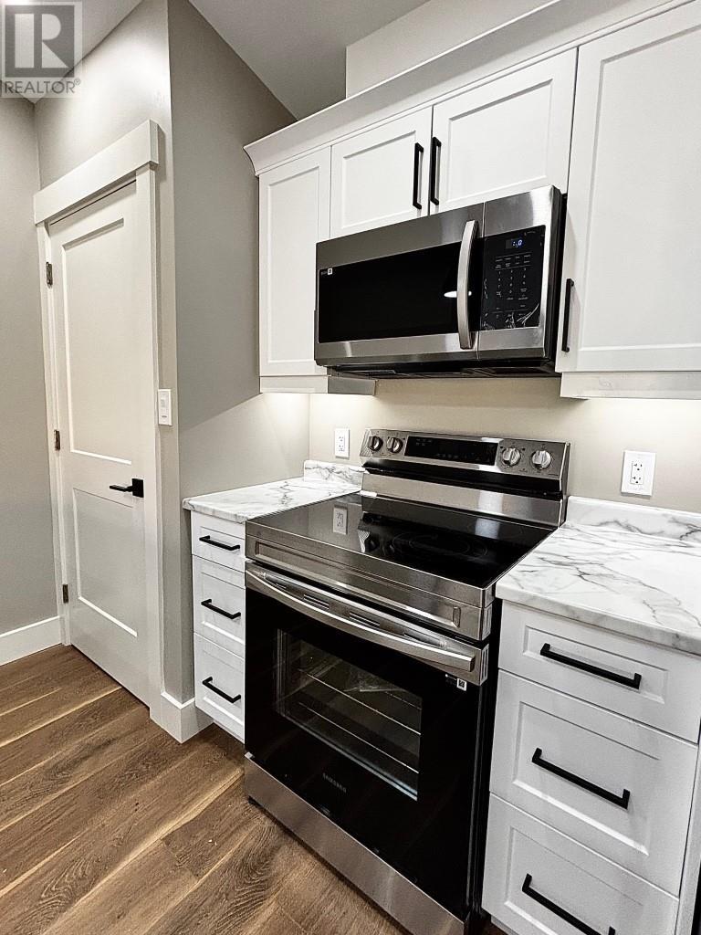#15 621 Murphy Street - 5
