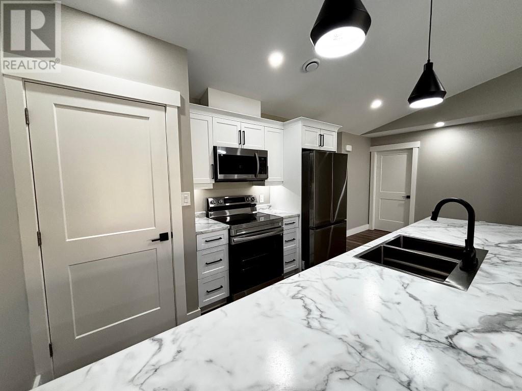 #15 621 Murphy Street - 6