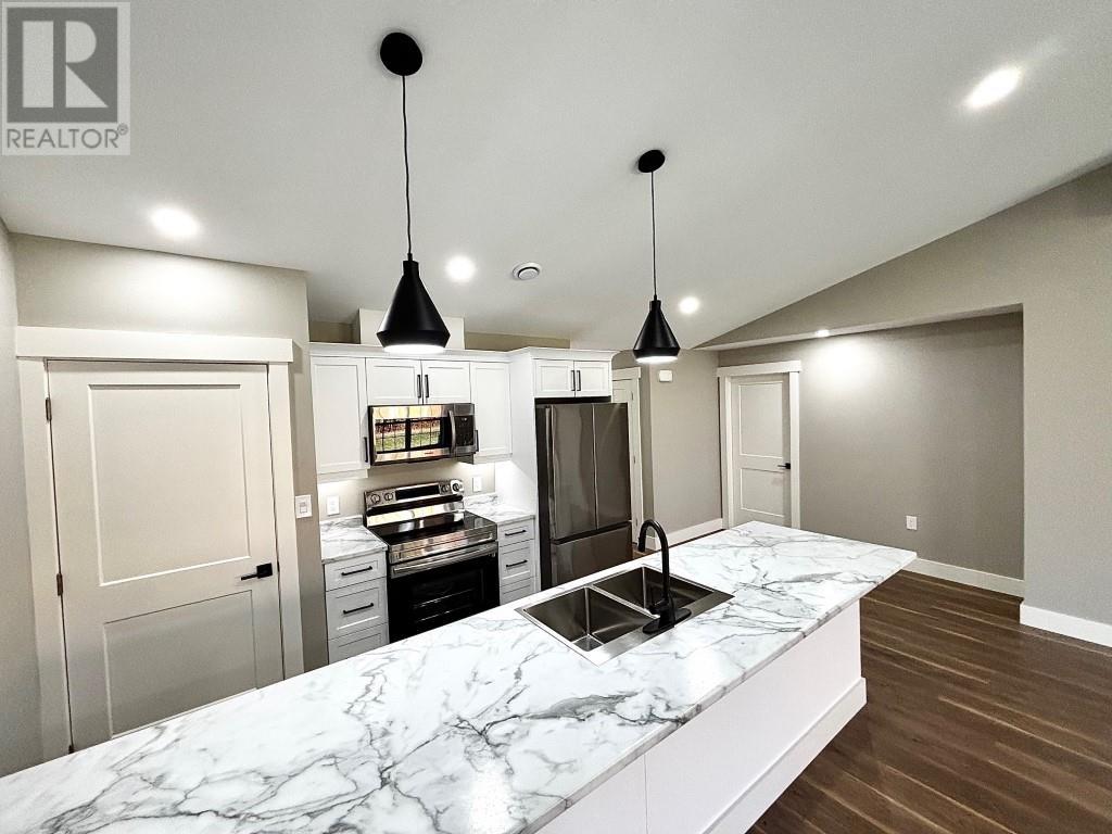 #15 621 Murphy Street - 7