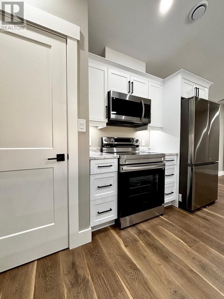 #15 621 Murphy Street - 8