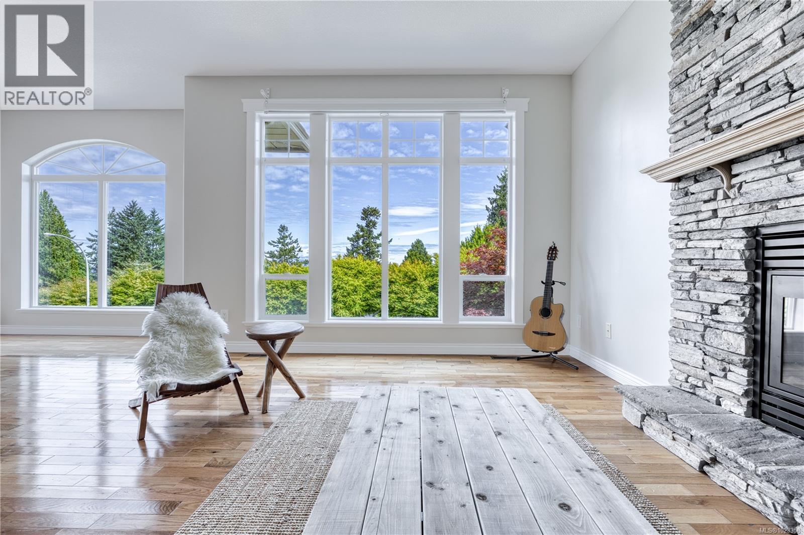 6381 Icarus Dr, Nanaimo