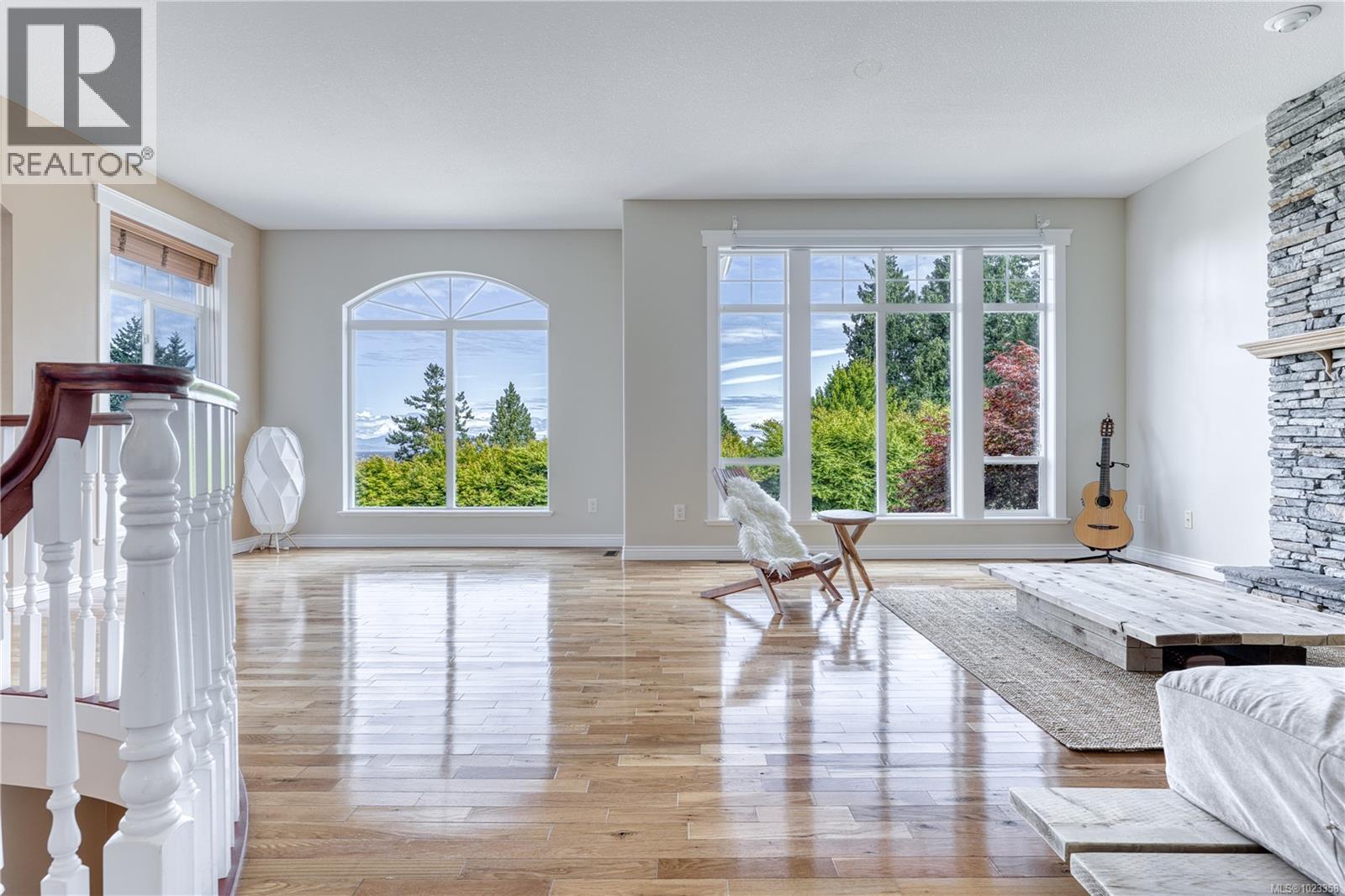 6381 Icarus Dr, Nanaimo