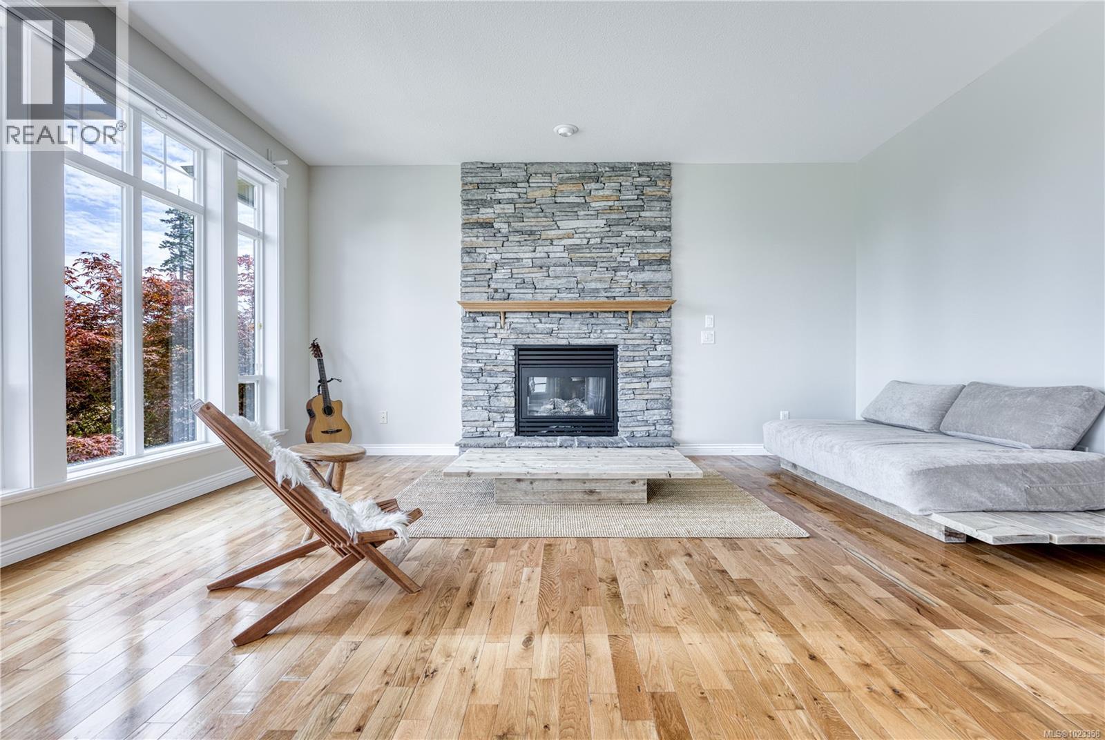 6381 Icarus Dr, Nanaimo