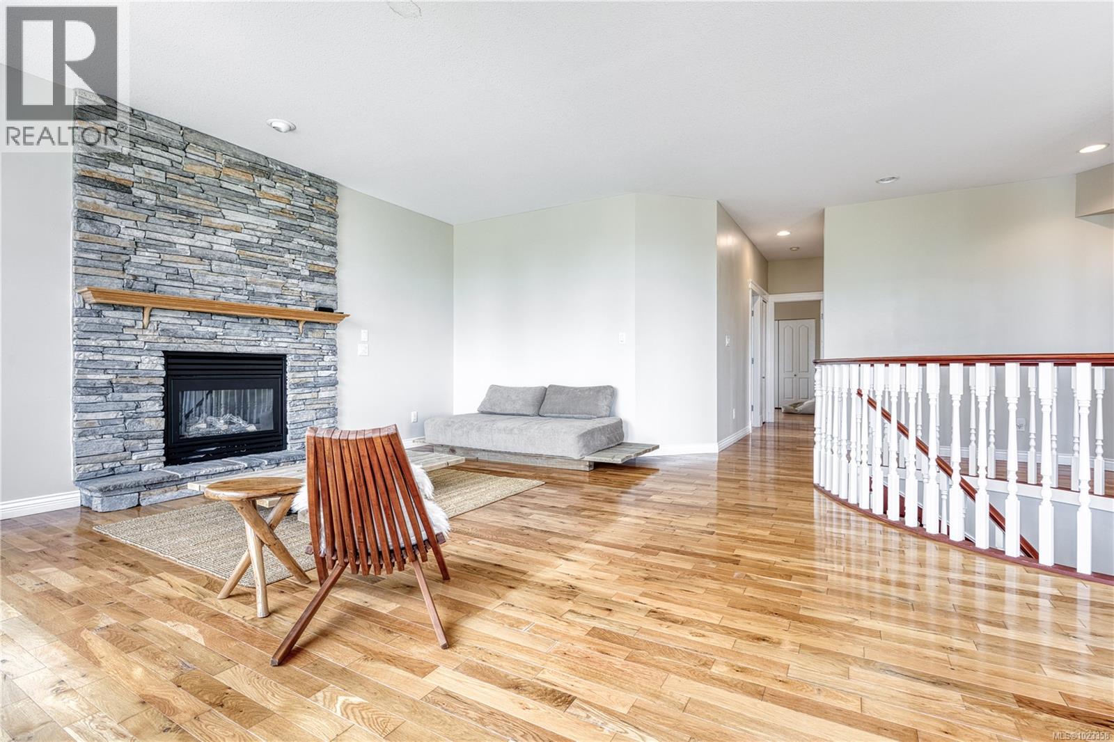 6381 Icarus Dr, Nanaimo