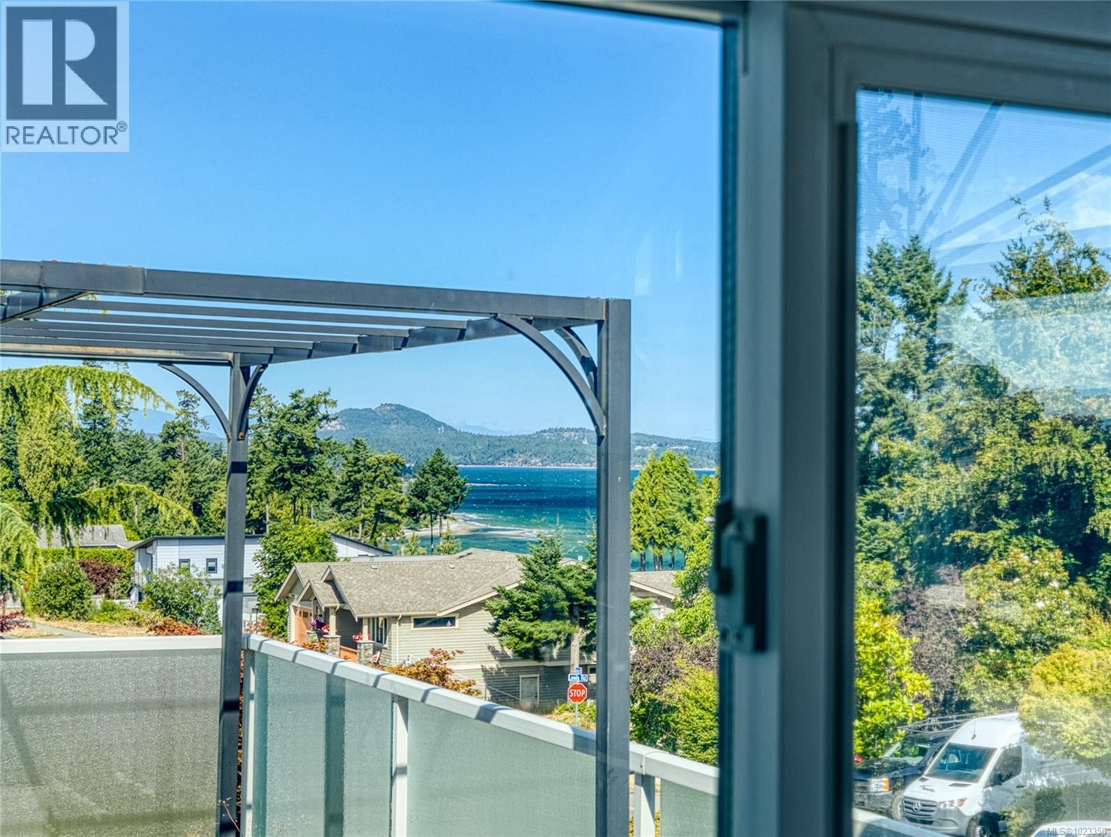 6381 Icarus Dr, Nanaimo