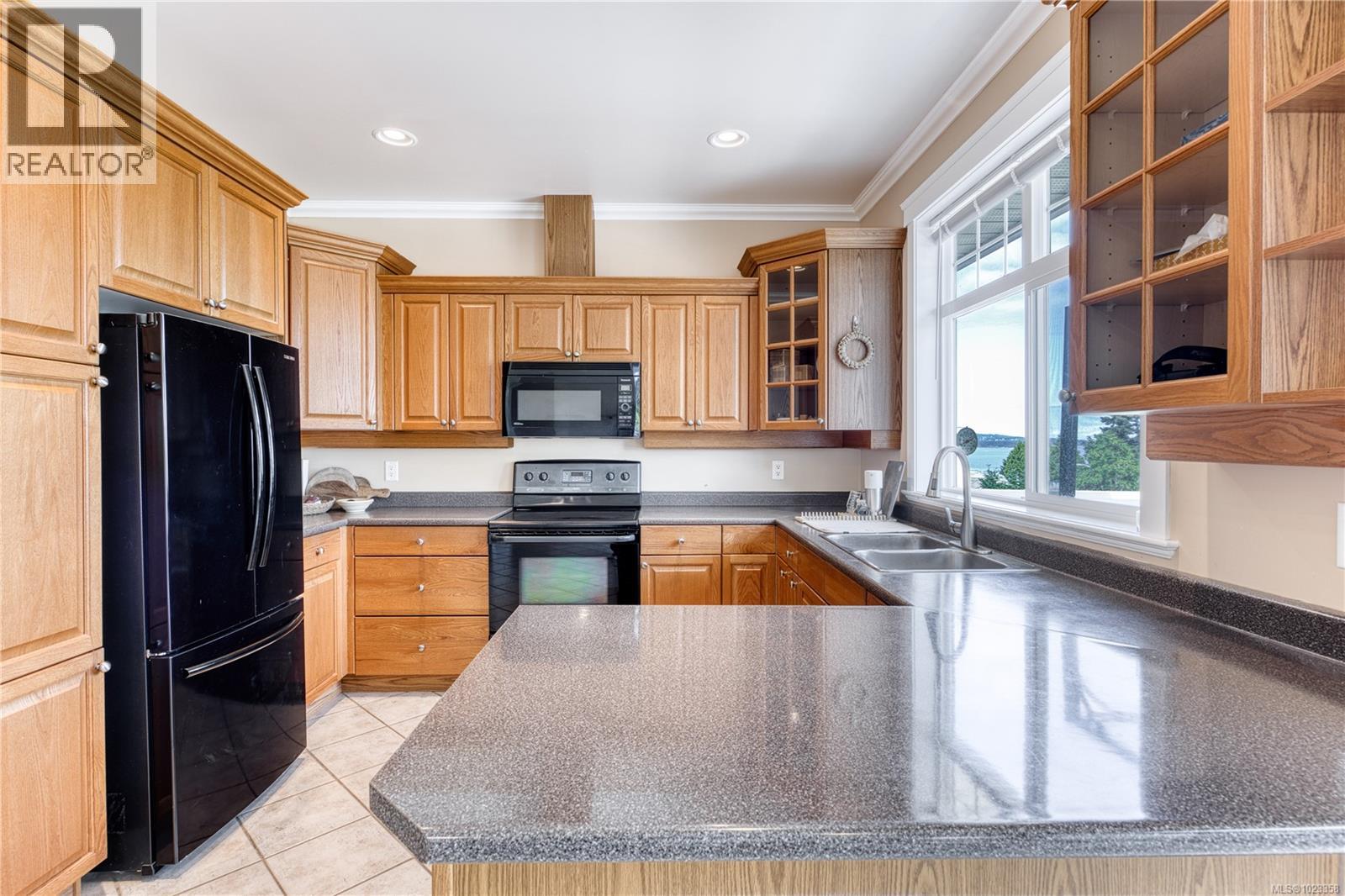 6381 Icarus Dr, Nanaimo