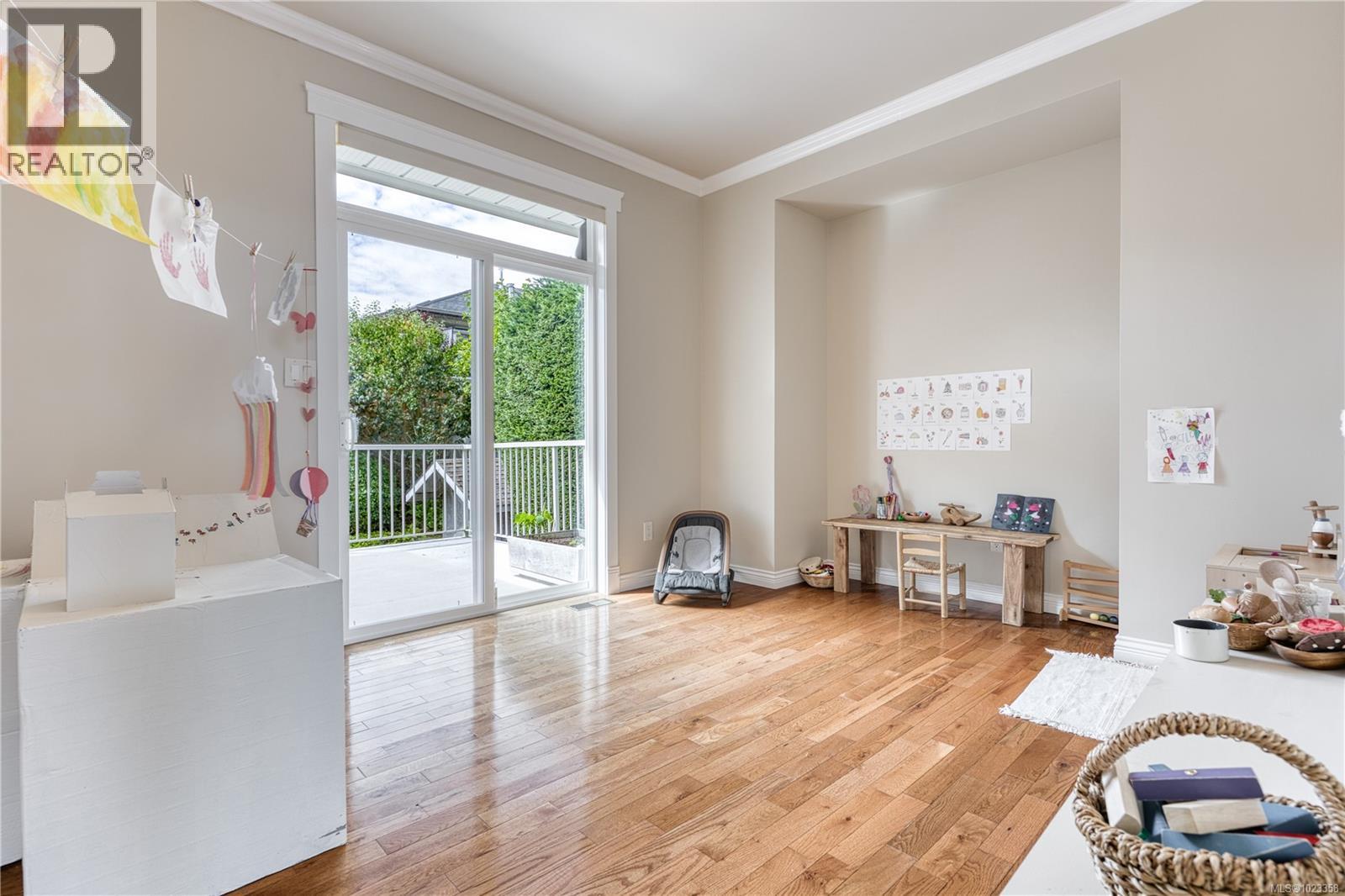 6381 Icarus Dr, Nanaimo