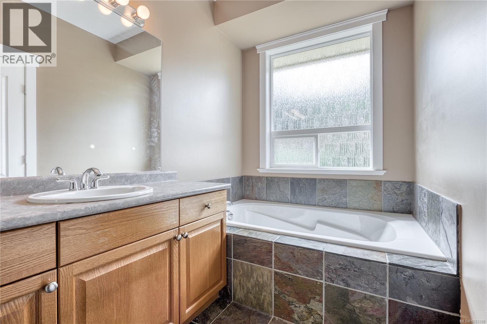 6381 Icarus Dr, Nanaimo