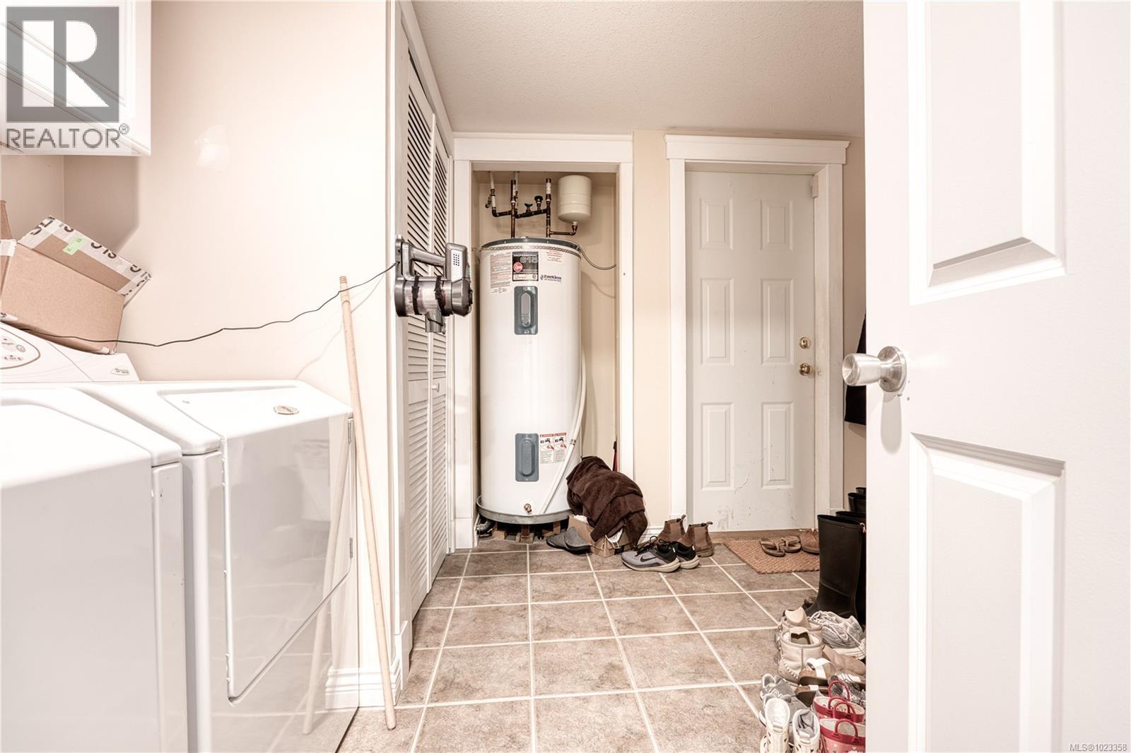 6381 Icarus Dr, Nanaimo