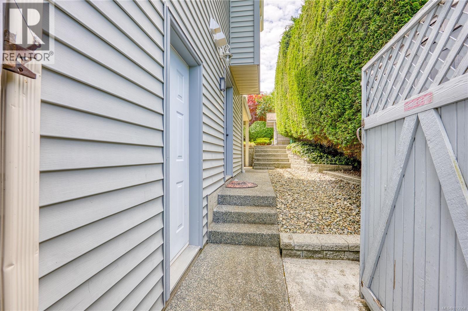 6381 Icarus Dr, Nanaimo