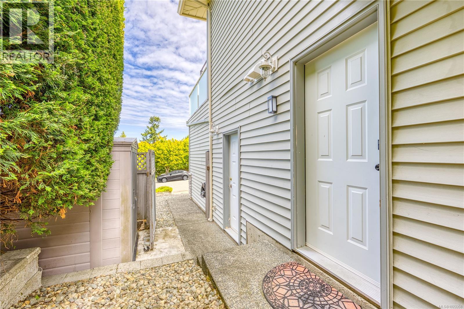 6381 Icarus Dr, Nanaimo