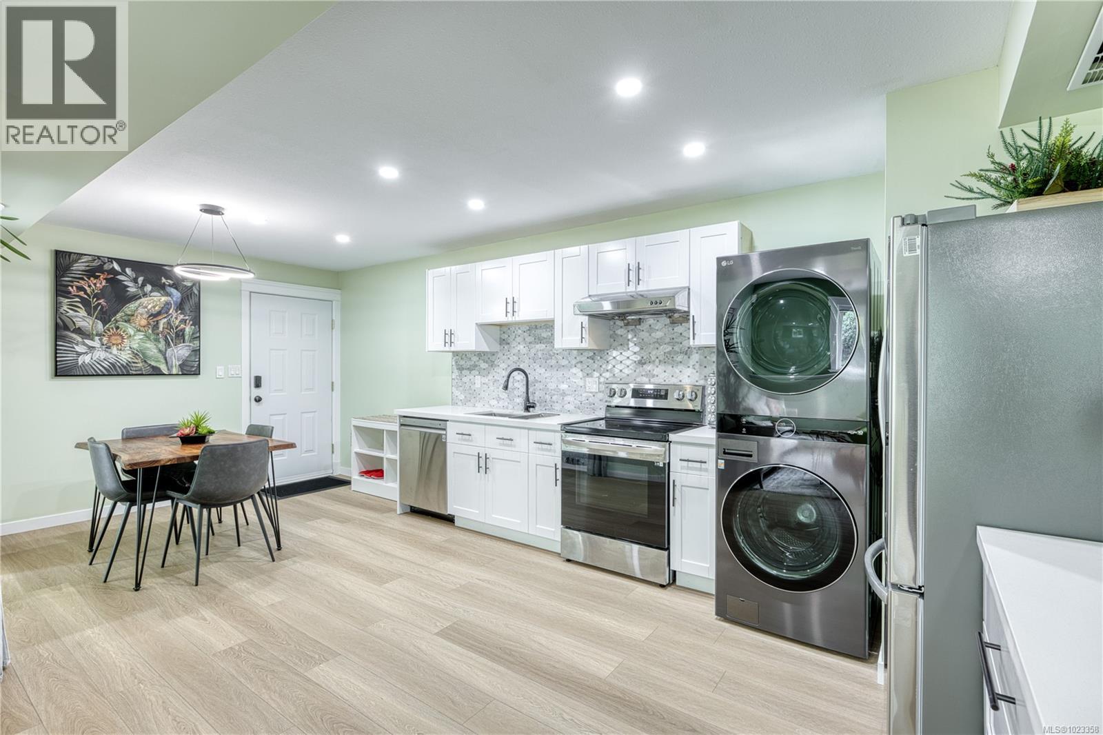 6381 Icarus Dr, Nanaimo