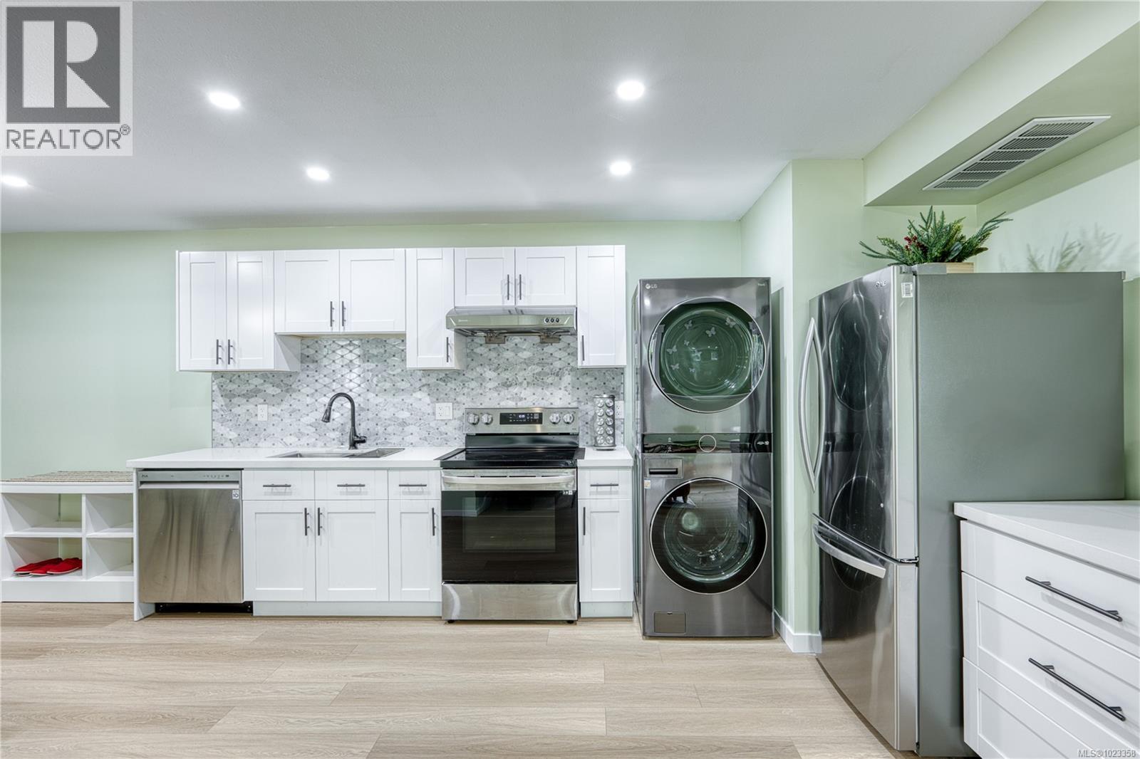 6381 Icarus Dr, Nanaimo