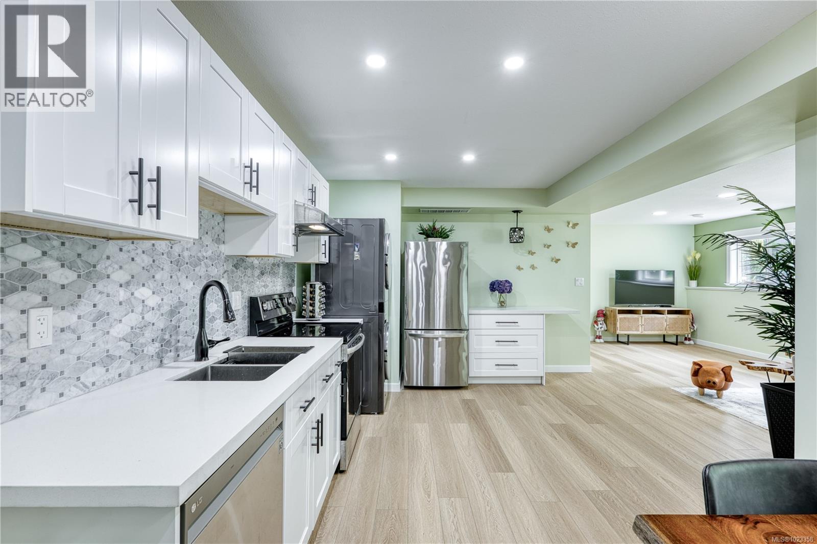 6381 Icarus Dr, Nanaimo