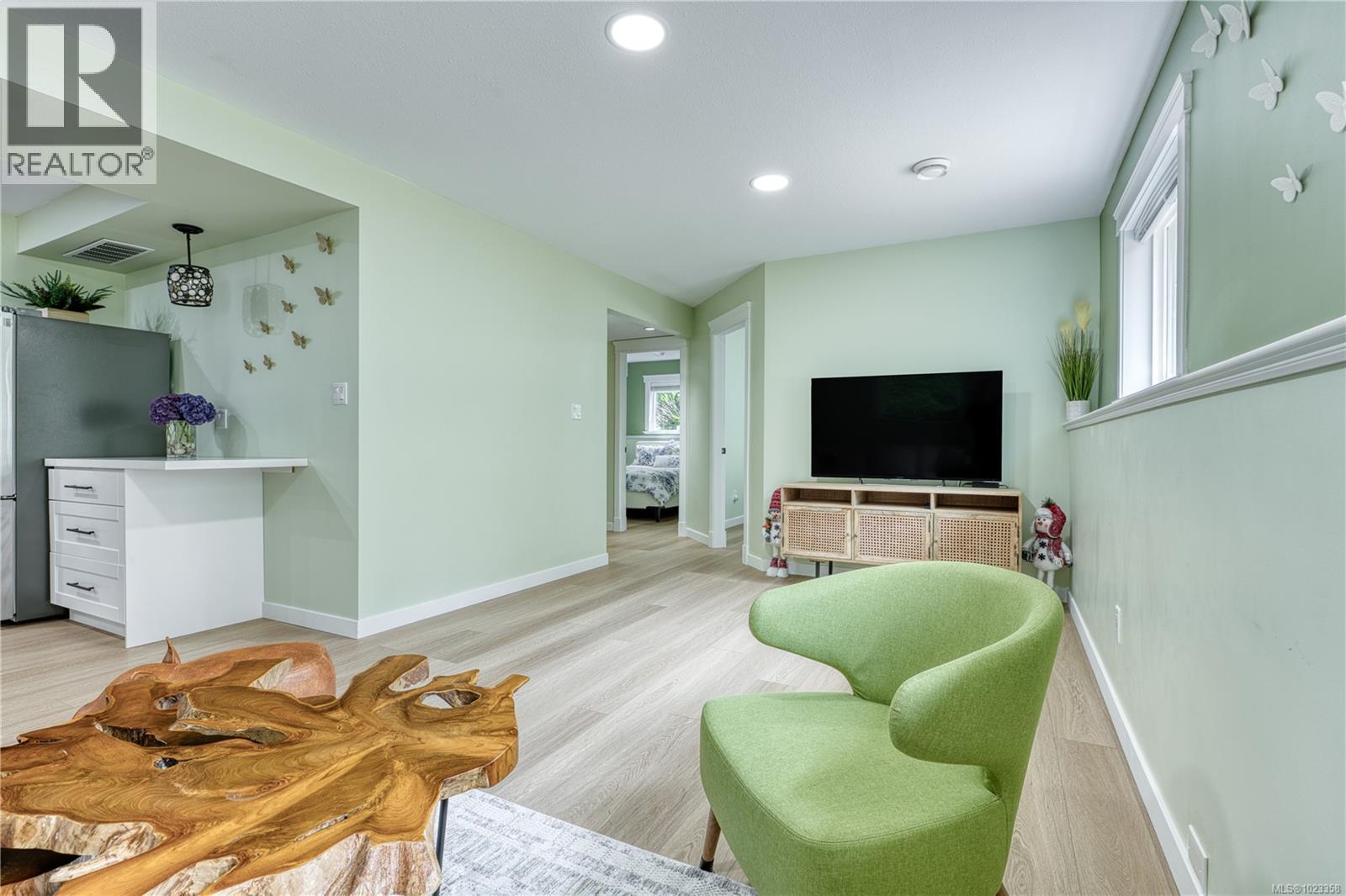 6381 Icarus Dr, Nanaimo