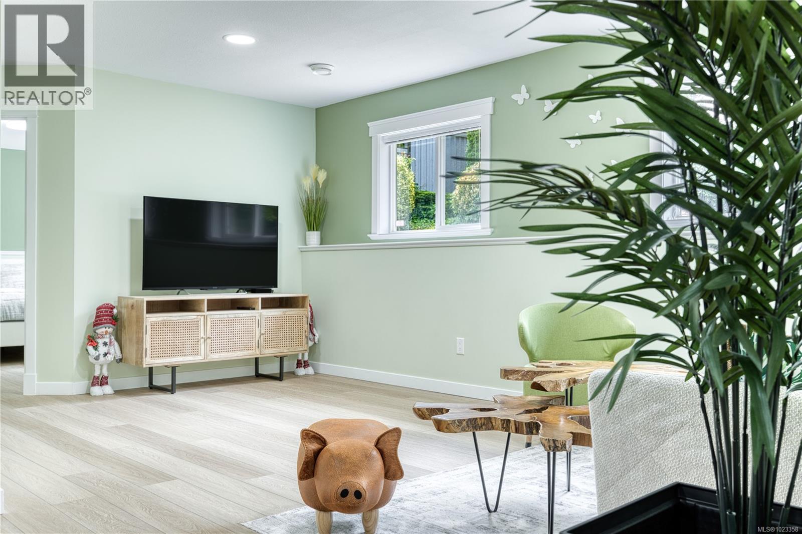 6381 Icarus Dr, Nanaimo