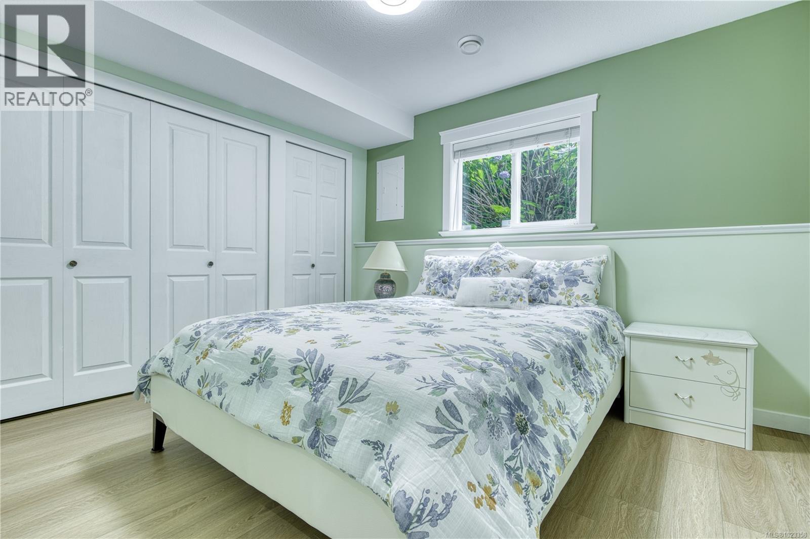 6381 Icarus Dr, Nanaimo