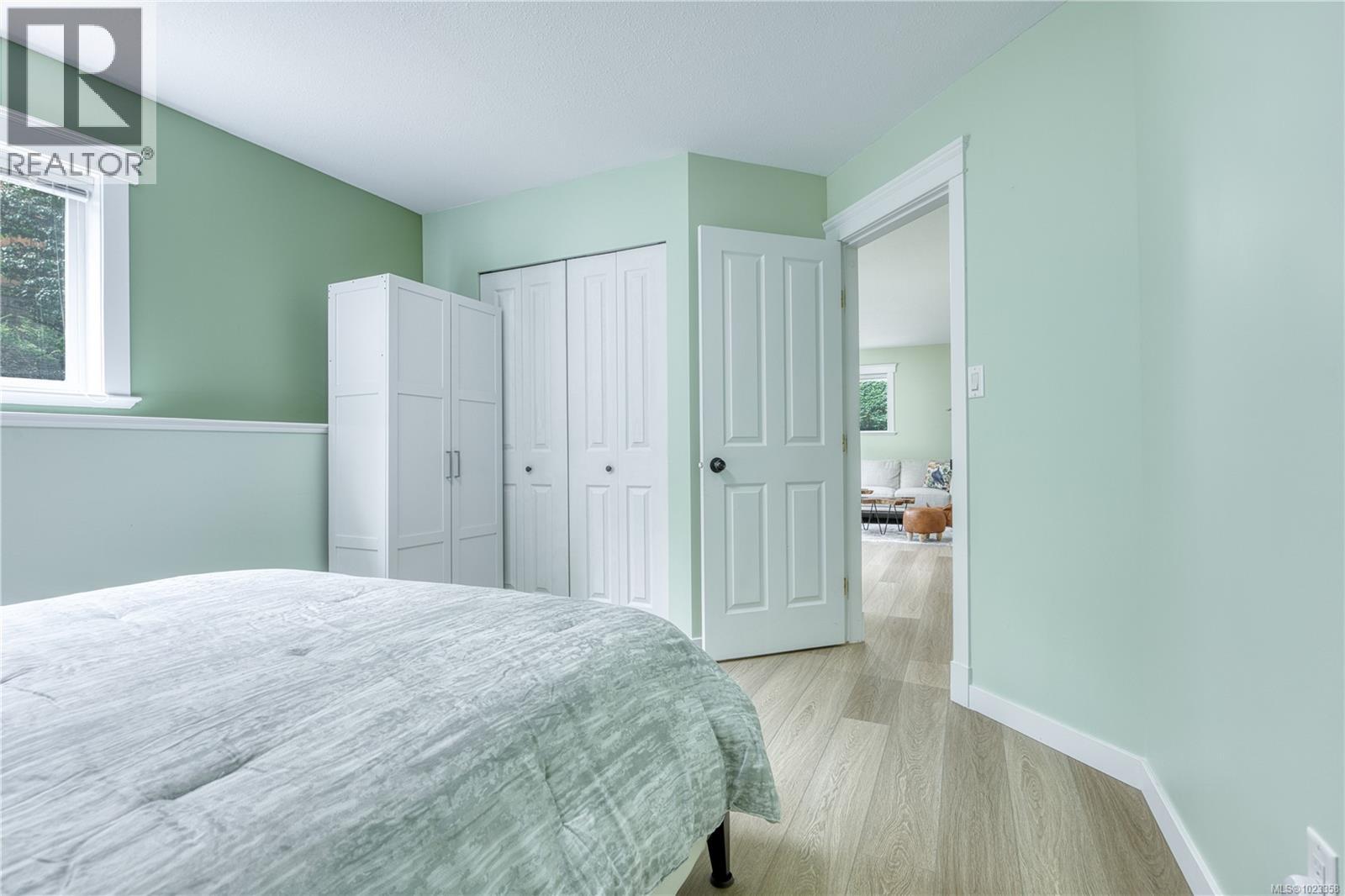 6381 Icarus Dr, Nanaimo