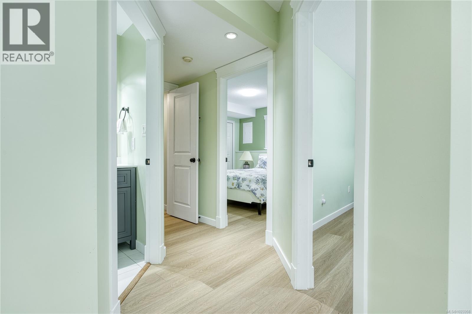 6381 Icarus Dr, Nanaimo