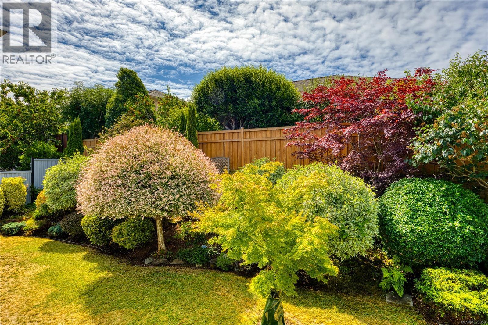 6381 Icarus Dr, Nanaimo