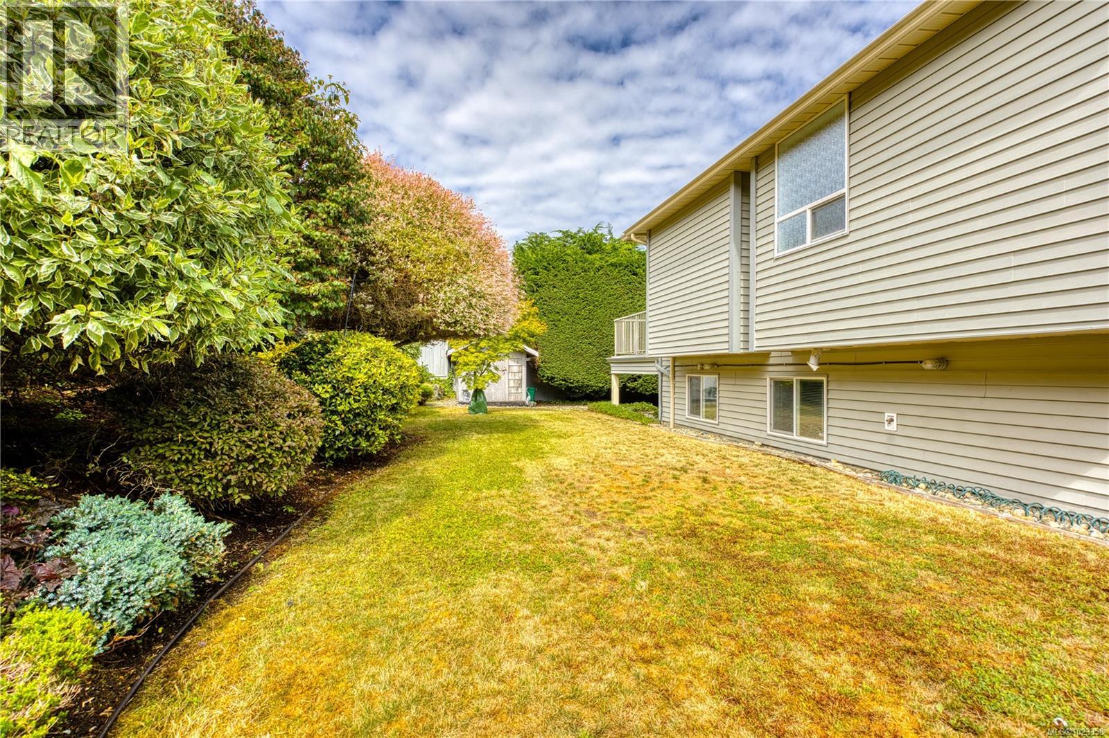 6381 Icarus Dr, Nanaimo