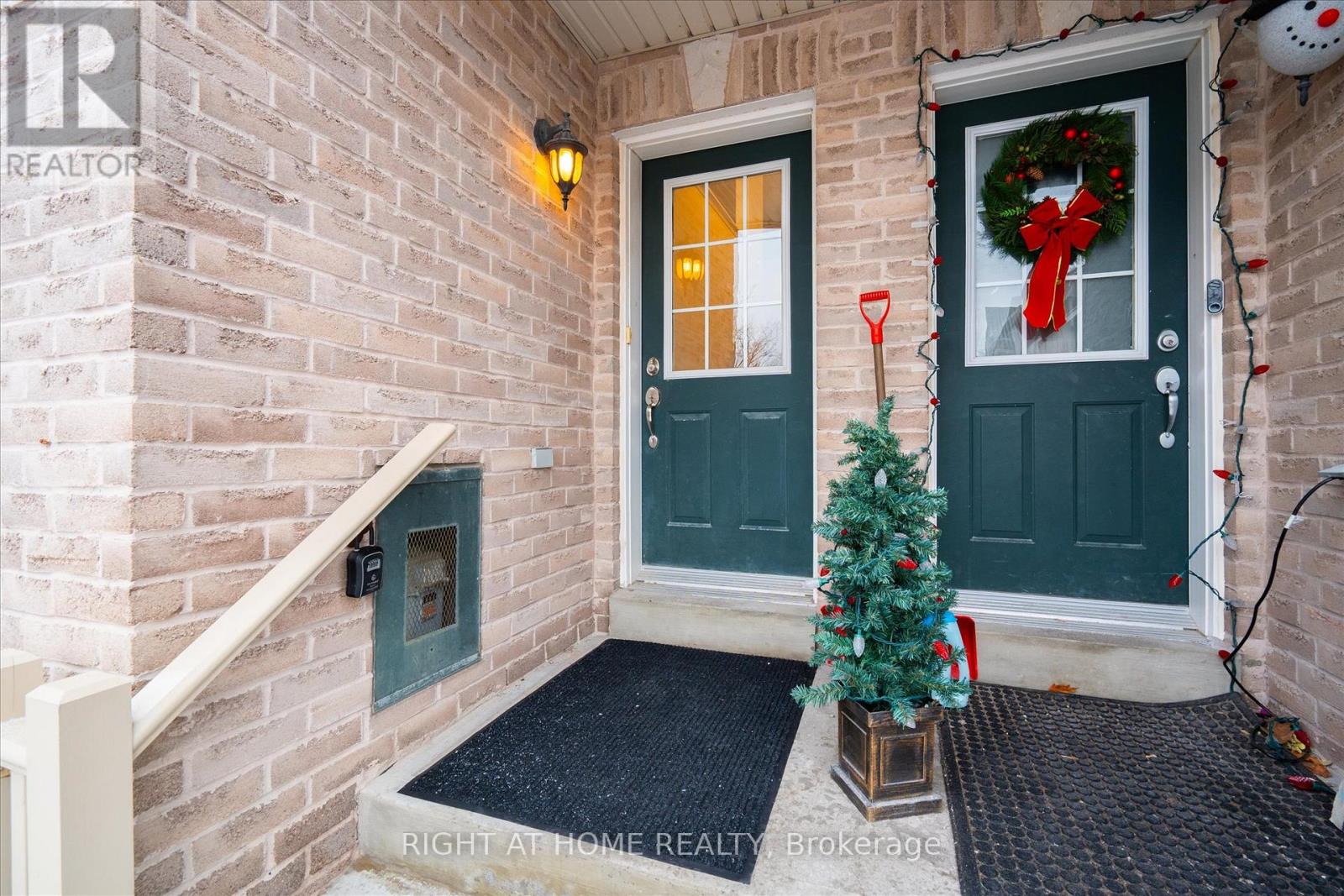 735 Sheppard Unit 36 photo 3