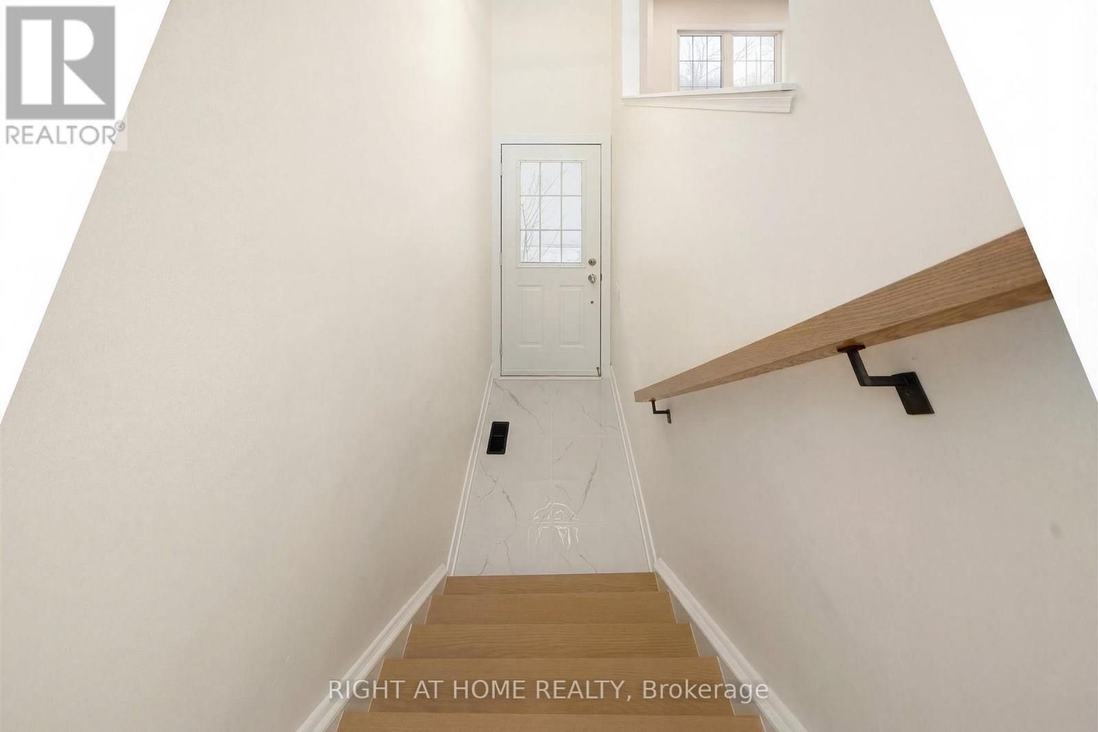 735 Sheppard Unit 36 photo 4