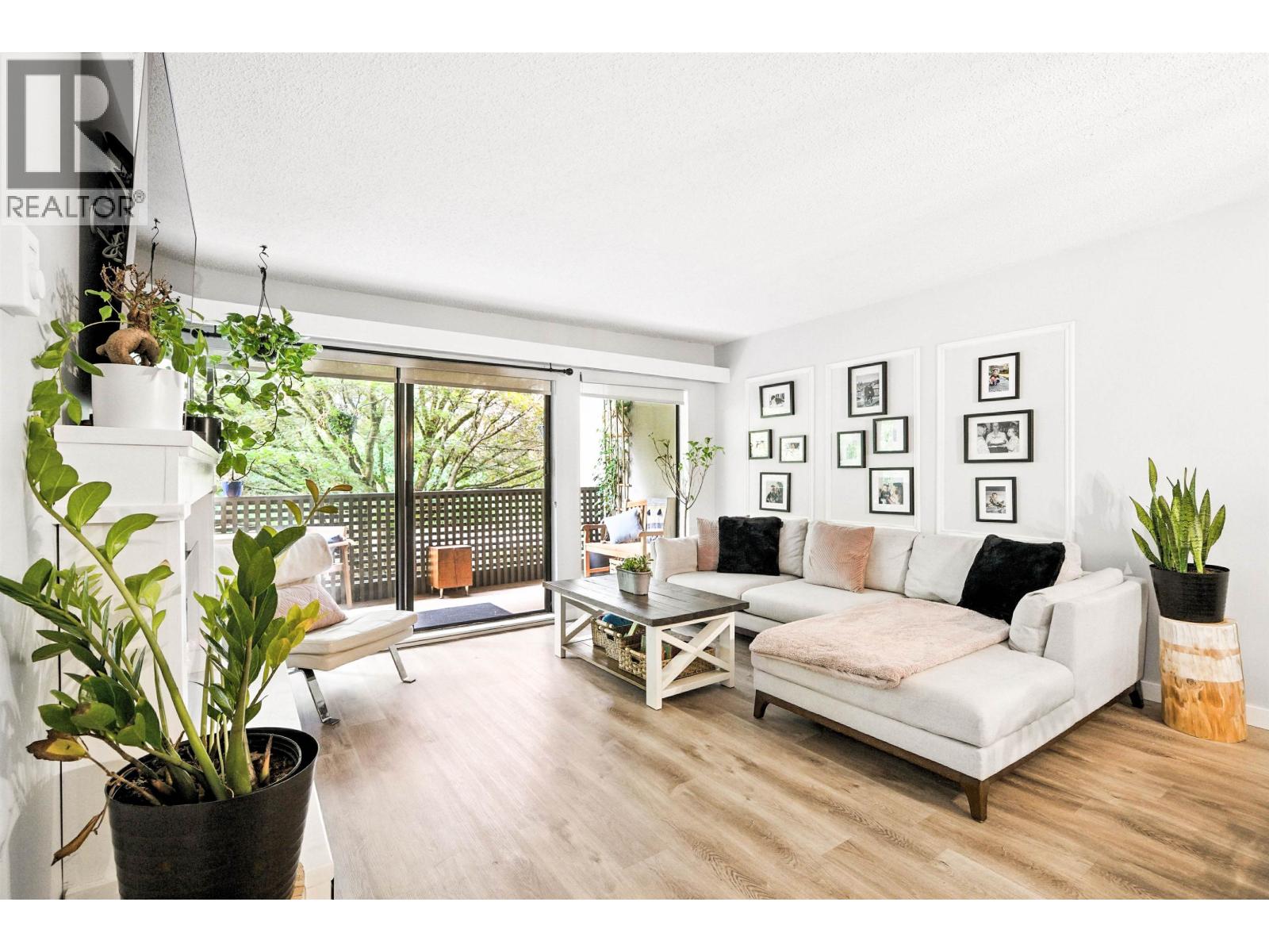 212 1955 WOODWAY Place - photo 2