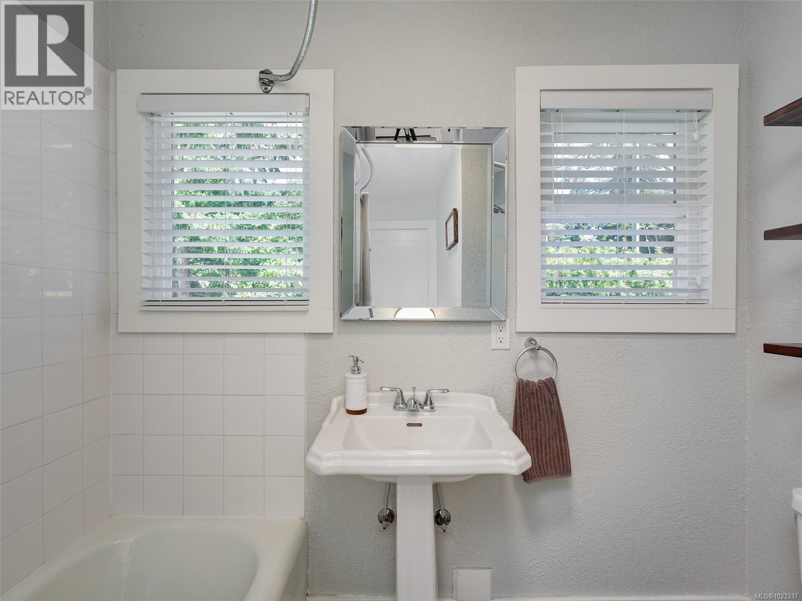 2564 Lavinia Rd, Shawnigan Lake