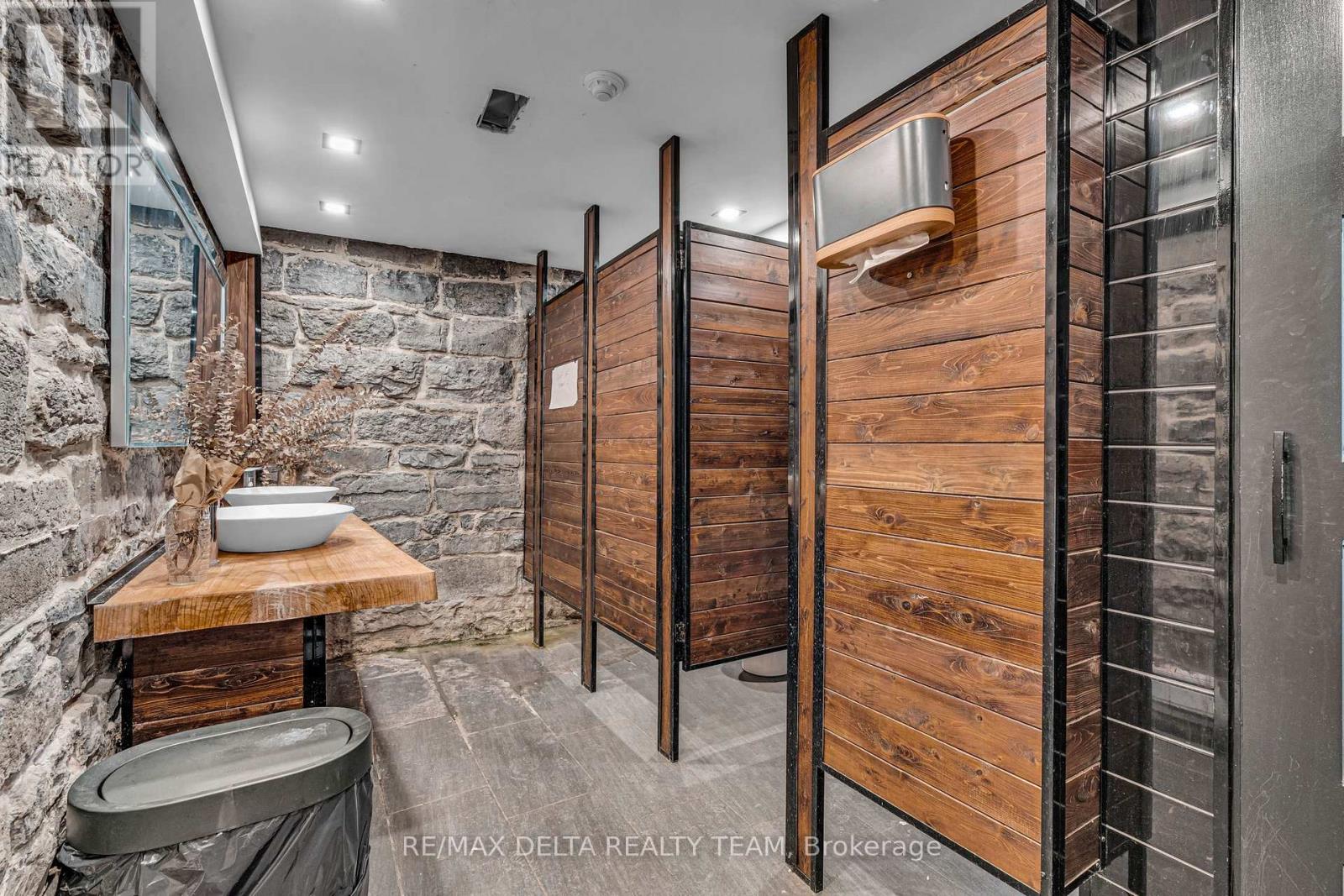 2607 OLD MONTREAL ROAD — photo 29