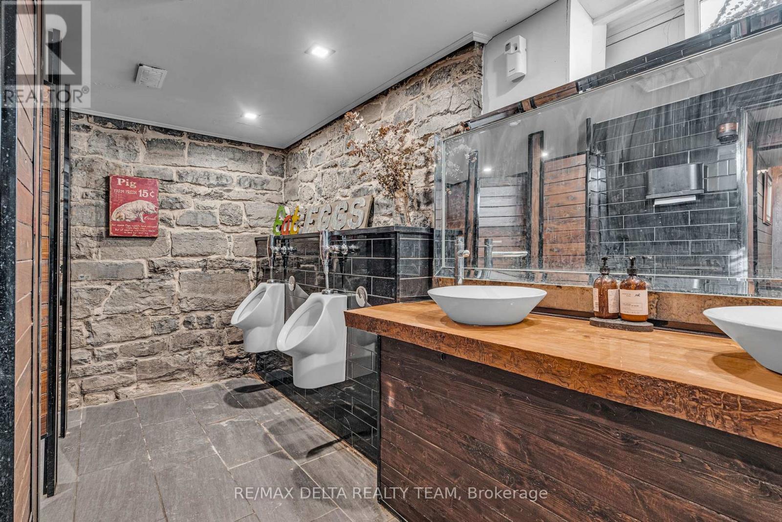 2607 OLD MONTREAL ROAD — photo 30