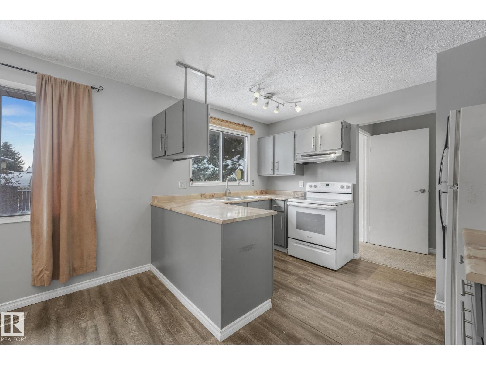 6411 12 AV NW - 14
