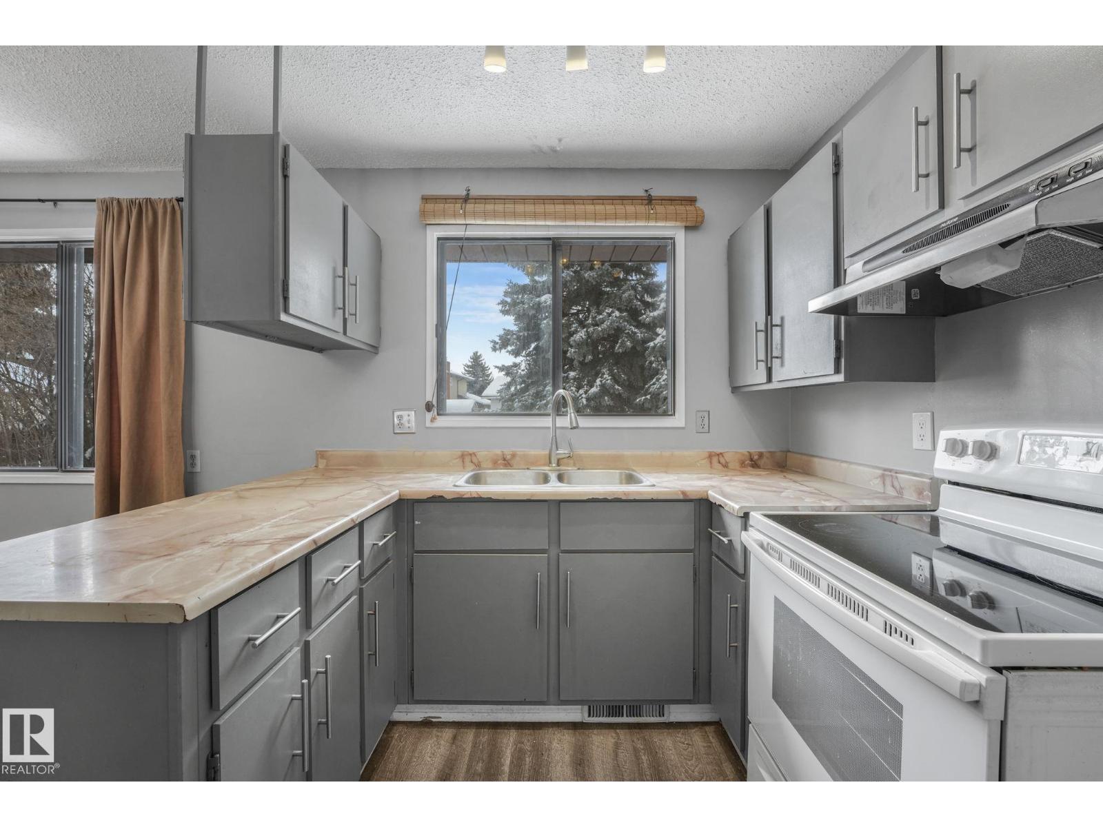6411 12 AV NW - 16