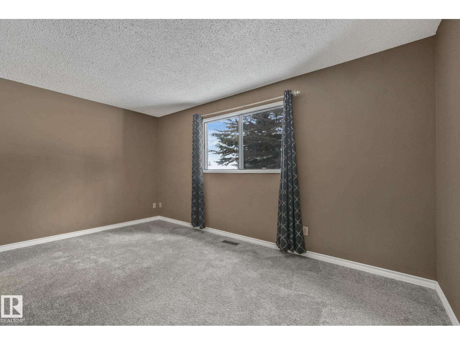 6411 12 AV NW, Edmonton