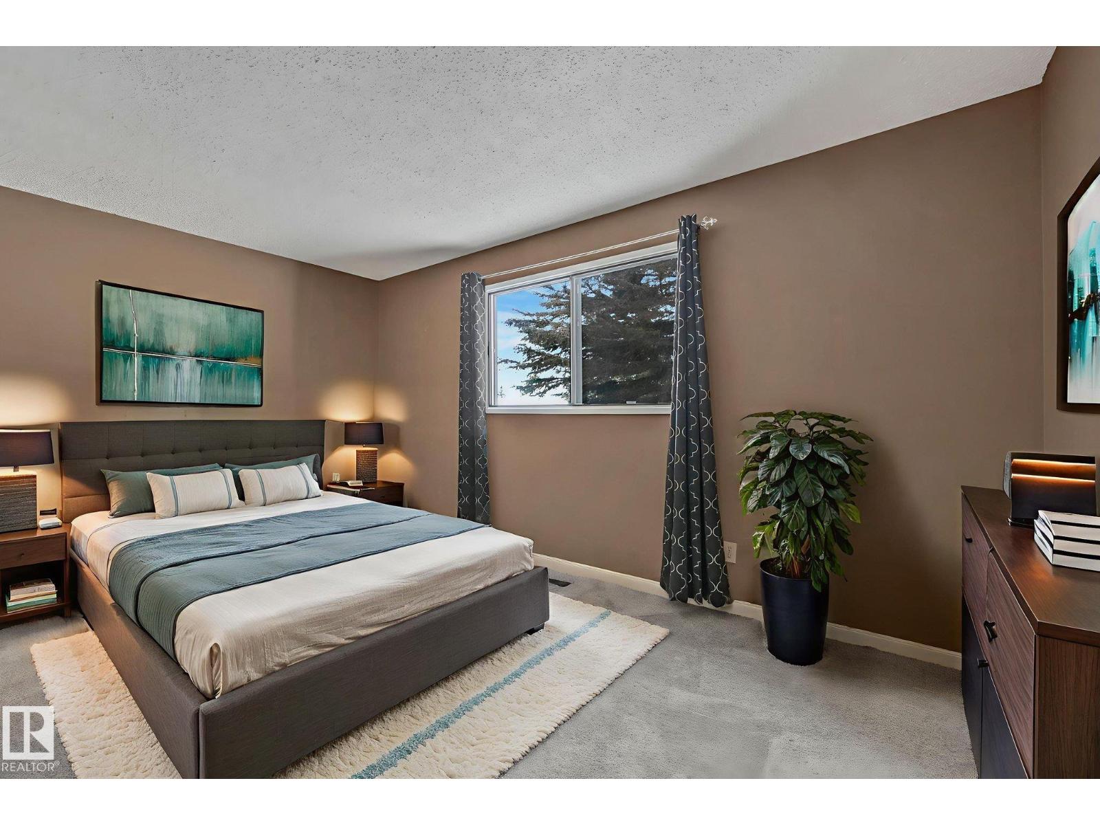 6411 12 AV NW, Edmonton