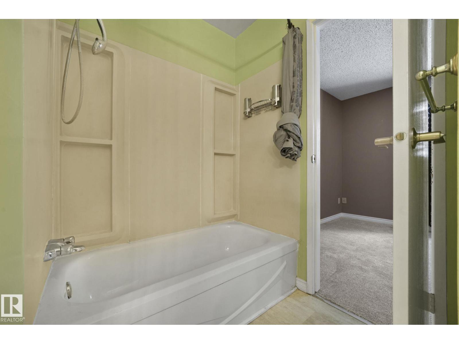 6411 12 AV NW - 23