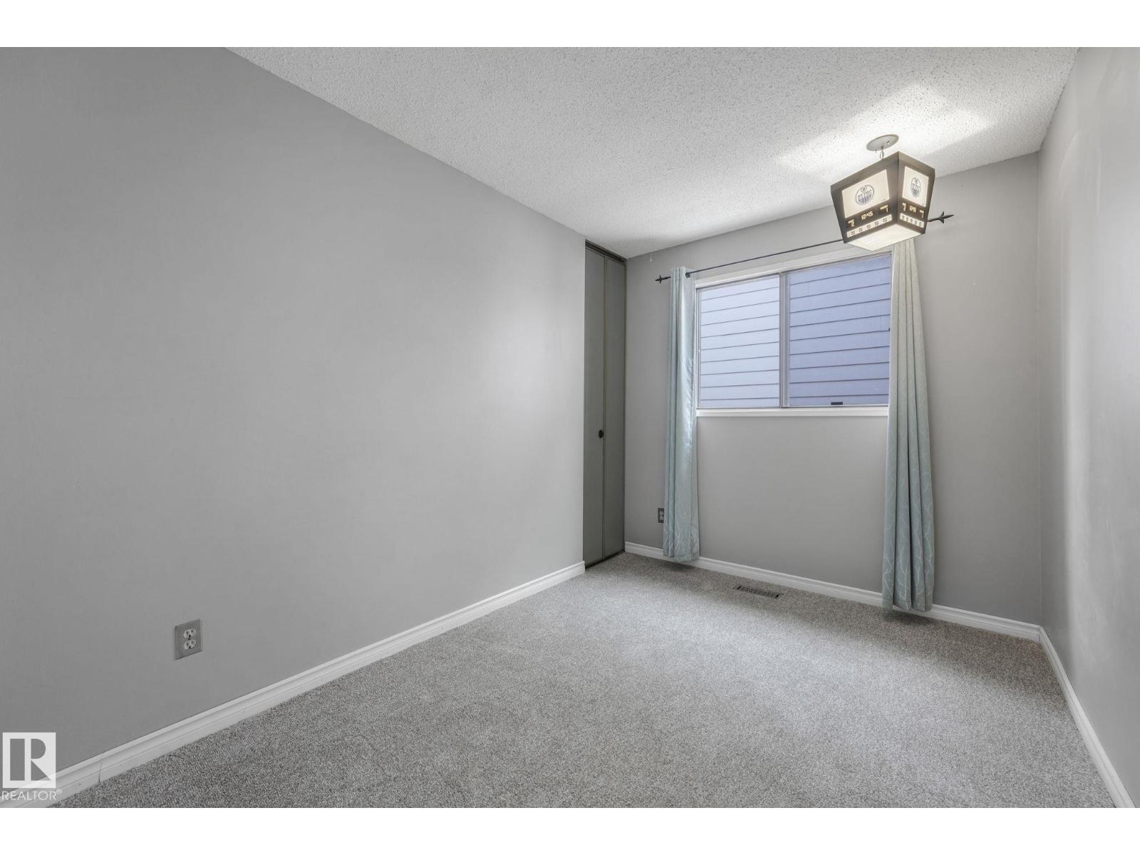 6411 12 AV NW, Edmonton