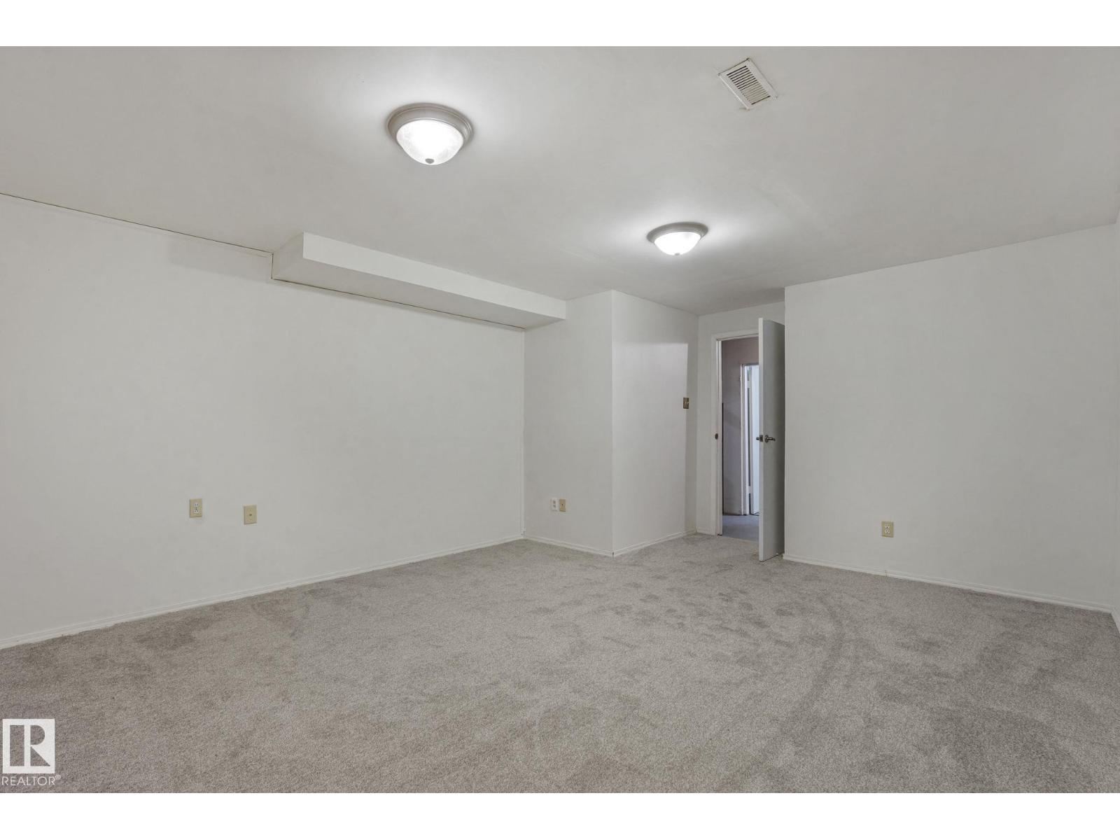 6411 12 AV NW, Edmonton