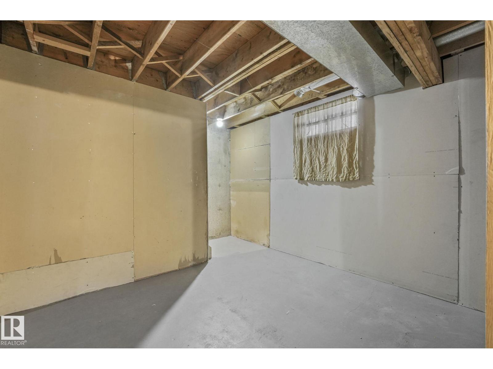 6411 12 AV NW, Edmonton